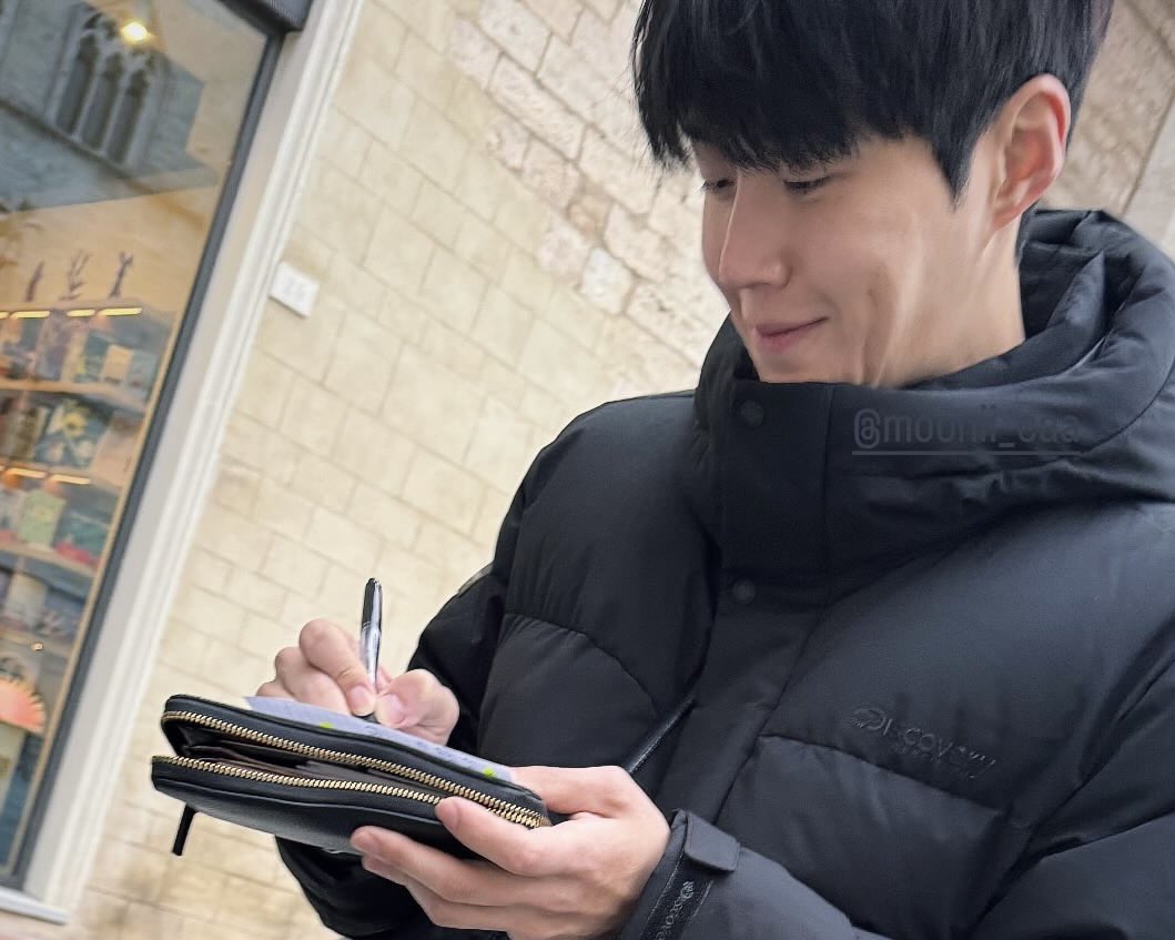 _bearsh's tweet photo. 애착바지에 패딩 후드만 잠군거 최종얼딩core 하 https://t.co/Sp4vt5aaBo