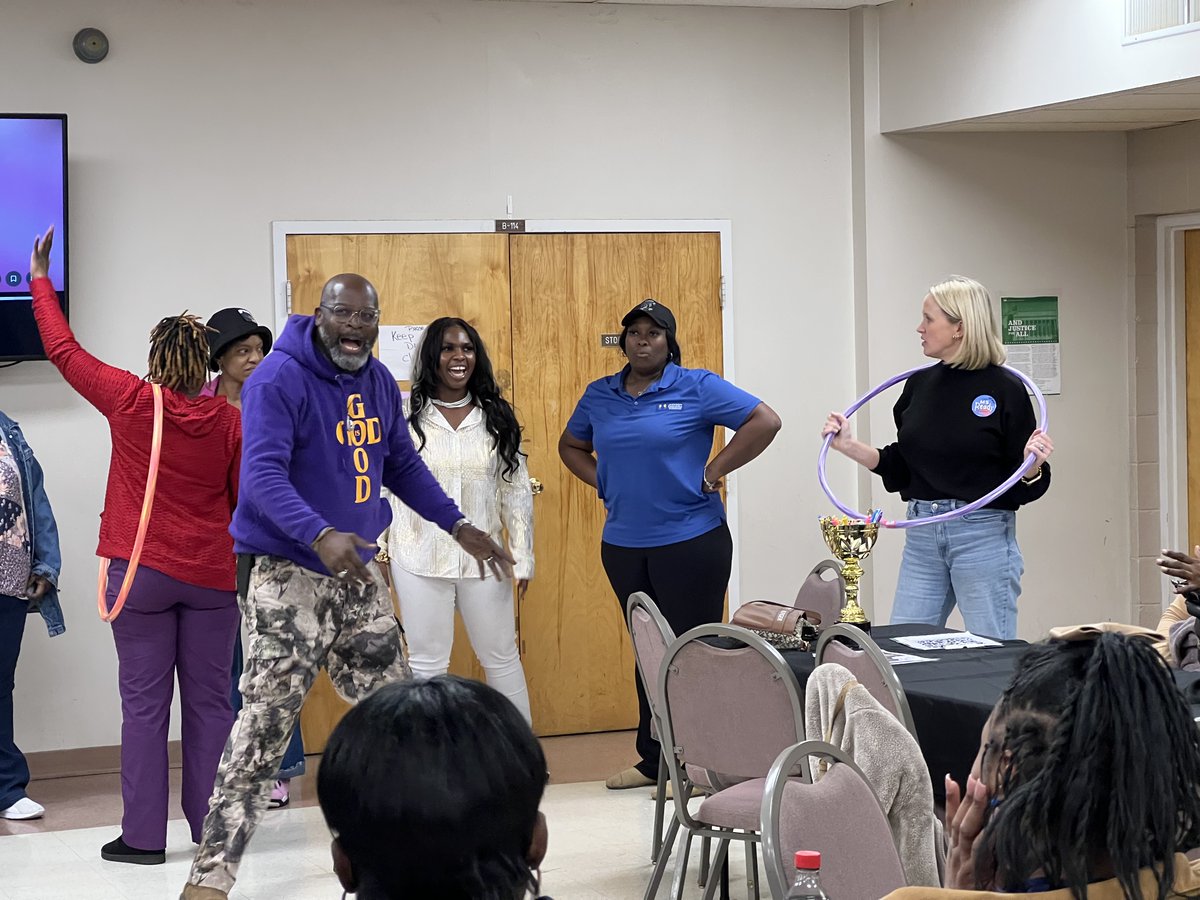 AFPFMS's tweet image. Families know best the unique needs of their children and which learning environments work best.  We encourage parents to learn more about their options.