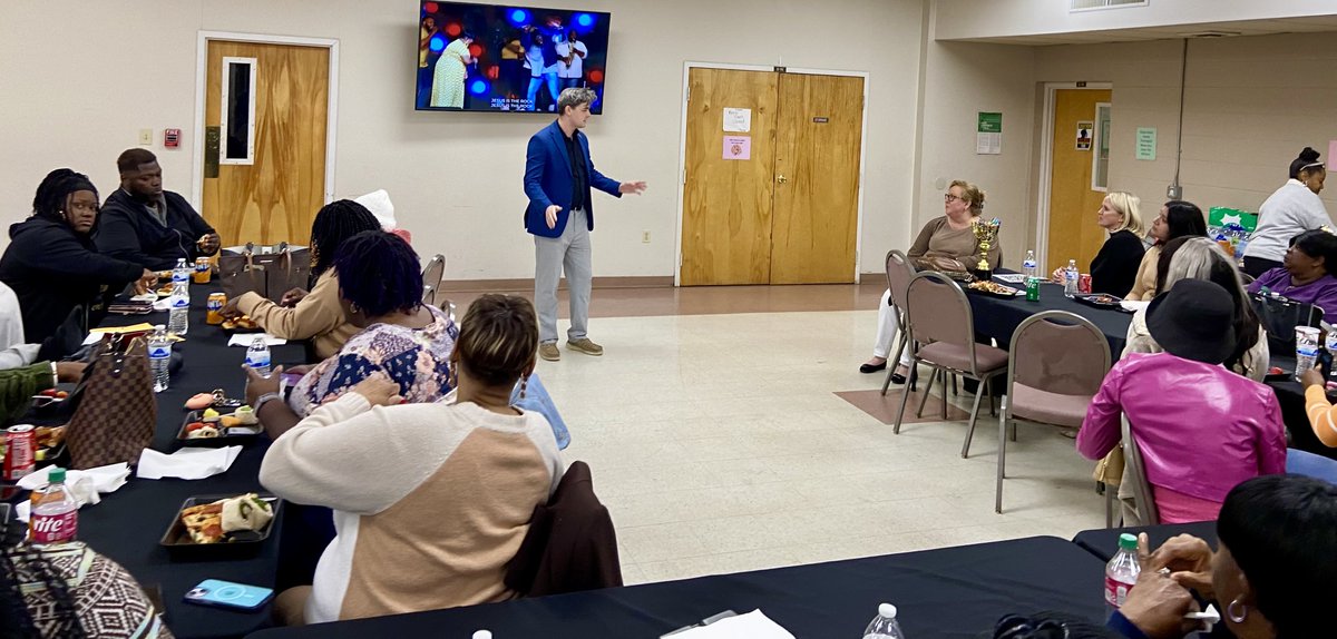 AFPFMS's tweet image. Families know best the unique needs of their children and which learning environments work best.  We encourage parents to learn more about their options.