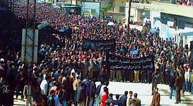 MehmudHami's tweet photo. من هنا #بدأت_الثورة
 
#qamishlo 2004 https://t.co/GgAv3z3XnR