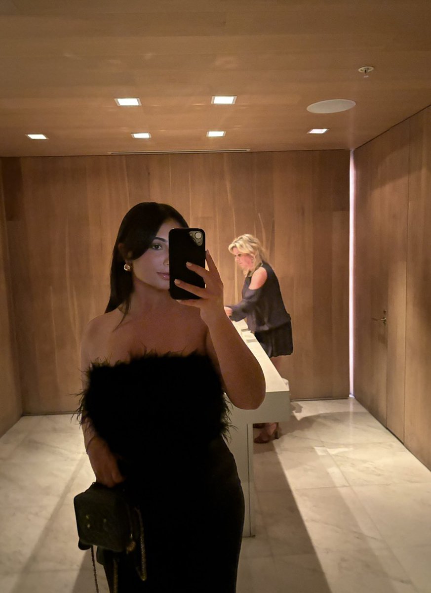dpanzzz's tweet photo. Just in time for Art Basel 🖤 https://t.co/zrElkxnLLr
