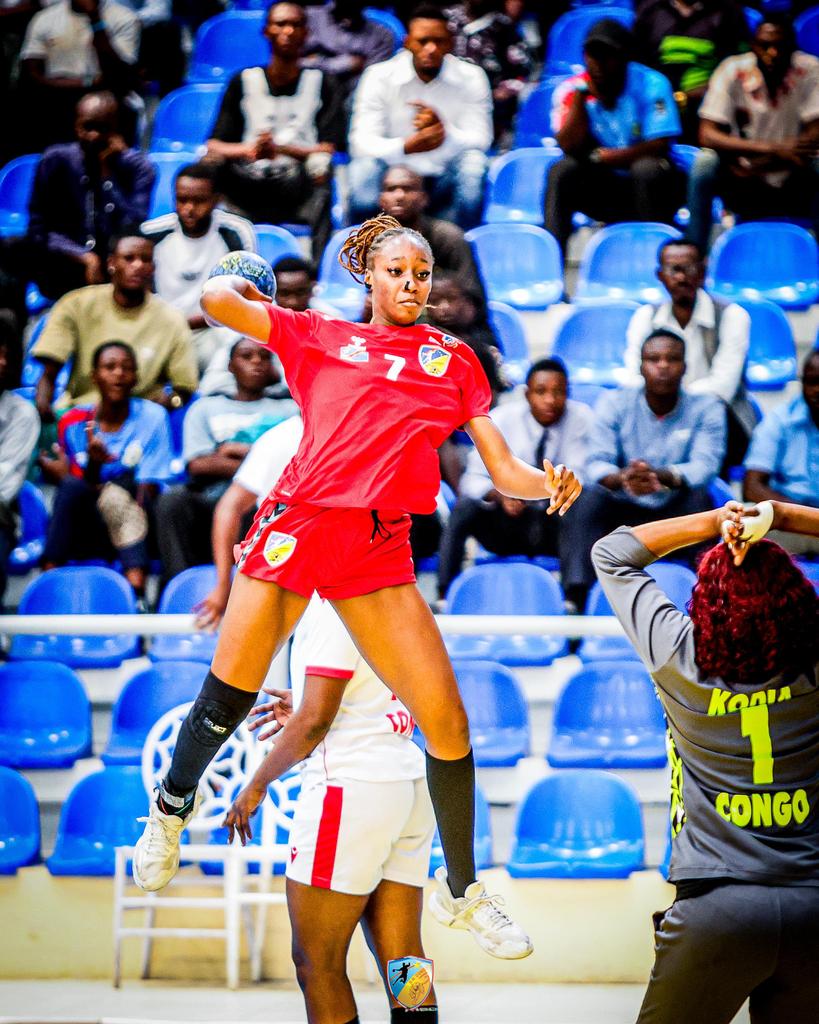 fehandrdc's tweet photo. 📸 Retour en images : Les Léopards dames terminent en beauté ! 🇨🇩

Avec une victoire face aux Lionnes du Sénégal, nos Léopards dames concluent leur parcours à la 5ᵉ place de la CAN Féminine Handball 2024. https://t.co/HcrzvwR8OA