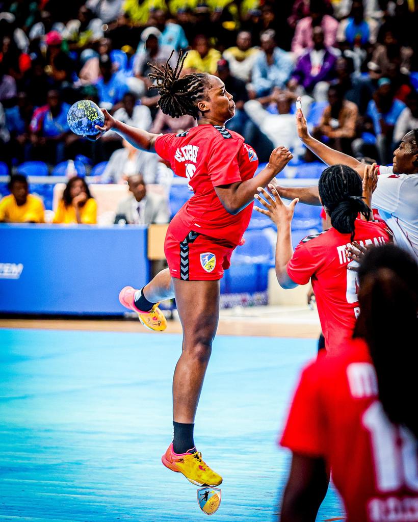 fehandrdc's tweet photo. 📸 Retour en images : Les Léopards dames terminent en beauté ! 🇨🇩

Avec une victoire face aux Lionnes du Sénégal, nos Léopards dames concluent leur parcours à la 5ᵉ place de la CAN Féminine Handball 2024. https://t.co/HcrzvwR8OA