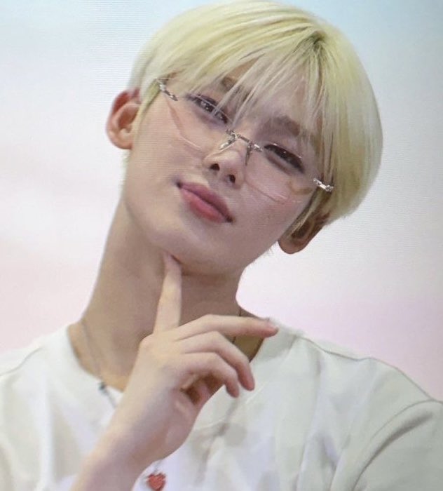 caughtbylia's tweet photo. —a #sunwon mini au wherein Shiloah (ksn) has always harbored a stereotypical hate for his brother’s friends

only for it to aggravate more when Maven (yjw) who has never talked to him before, started to meddle in every corner of his life https://t.co/MIu8ep8yRu
