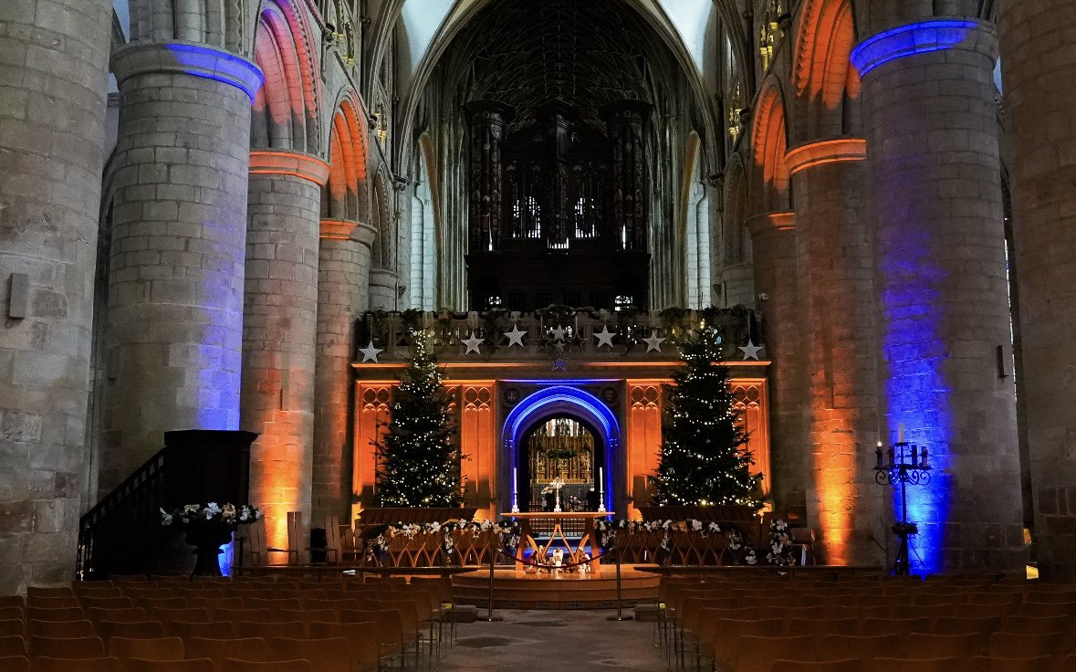 Gloucester Cathedral tweet media