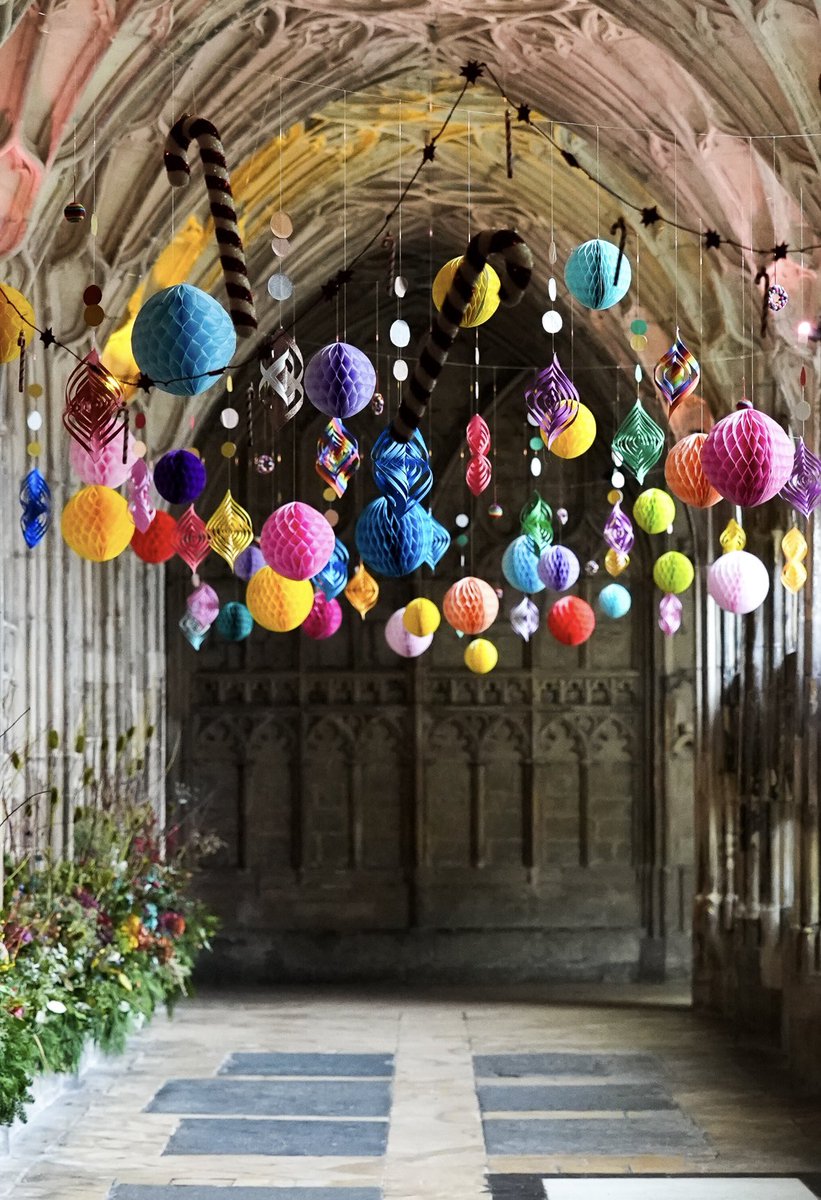 Gloucester Cathedral tweet media