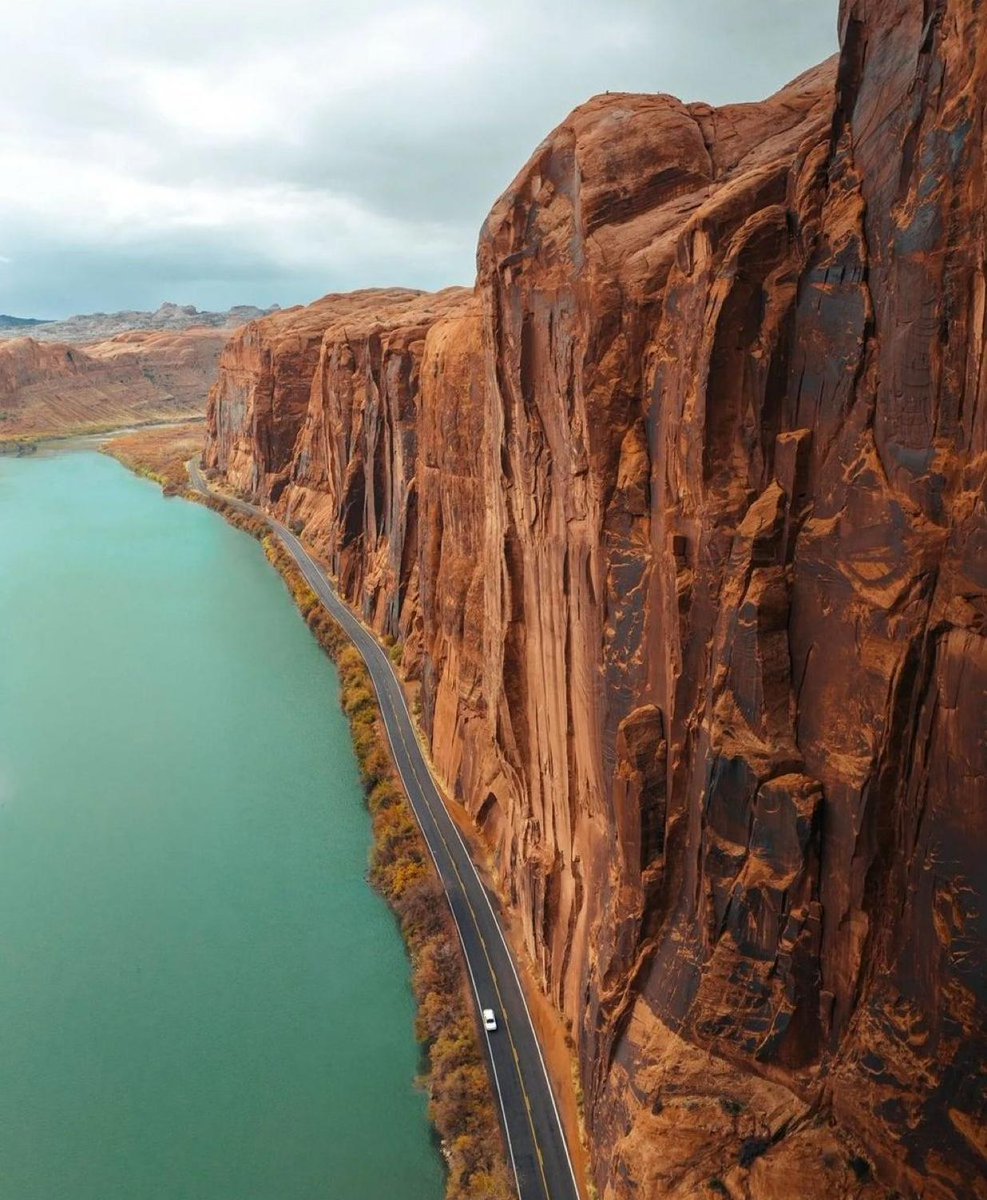 keyfipyIasimIar's tweet photo. Bu dünyadan olamayacak kadar büyülü yerler… [FLOOD]🧵

1.Muhteşem bir yol, Moab, Utah, ABD 🇺🇸 https://t.co/DK7T49MUWv