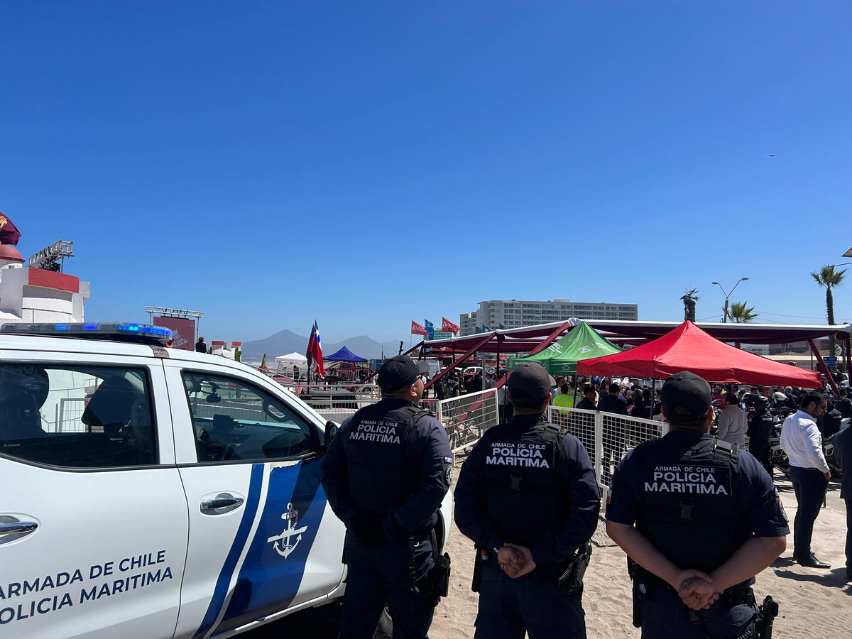 Capuertocoq's tweet photo. #POLICÍAMARÍTIMA,  con motivo de la ceremonia de Asunción de la nueva Alcaldesa de #LaSerena,  Concejo Municipal y concurrencia de altas autoridades regionales  y nacionales, se encuentra desplegada brindando seguridad en el borde costero. @munilaserena @eldia_cl @MiRadiols https://t.co/H31ffMRd4j