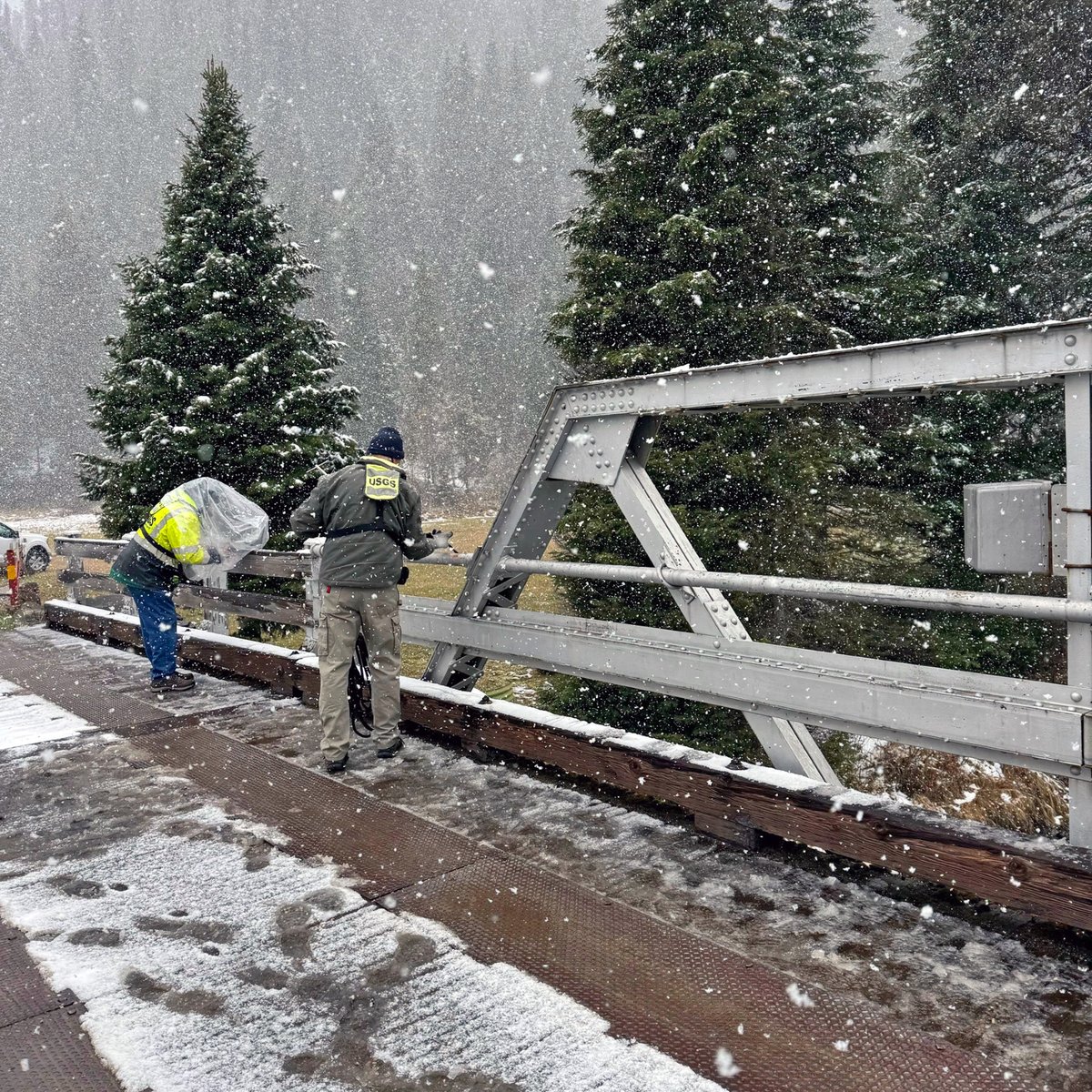 USGS_Idaho's tweet photo. 🎵 "Oh, the weather outside is frightful,
but the data are so delightful . . ." 🎵
St. Joe River at Red Ives Ranger Station, #Idaho: https://t.co/b0Plh8zM9t. #USGS #SnowyScience #FieldPhotoFriday https://t.co/4ygWWdRJ1G