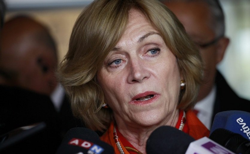 ¿La derecha lleva como candidata presidencial a la Matthei? ¿No tienen a alguien más joven? ¿Más capaz? ¿Más honrado? ¿Más inteligente? ¿Menos mentiroso? ¿Alguien con credenciales democráticas que no haya apoyado una dictadura? Cualquier cosa, una planta por último. No, no tienen