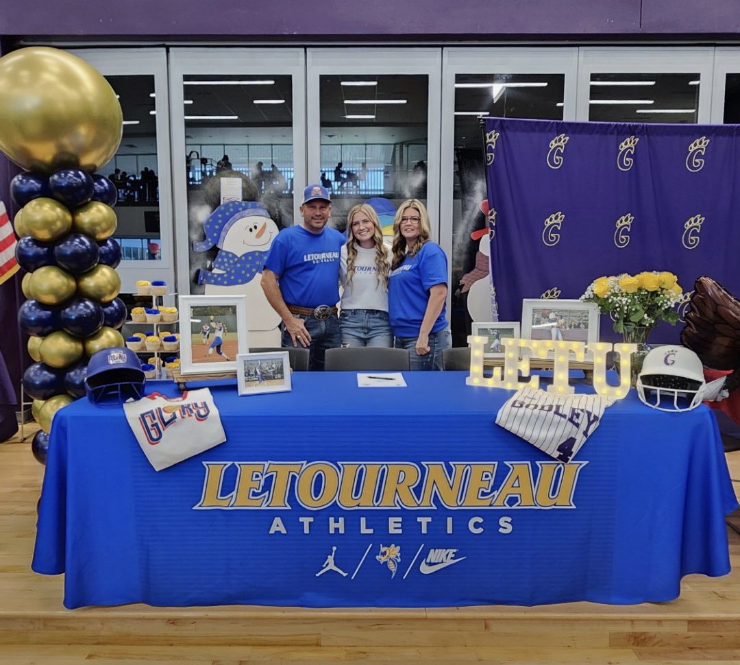 18UTXGloryRWB's tweet photo. #9 Samantha Andersen a LeTourneau University commit signed today.

Congratulations Samantha Andersen!!!💪🏼 https://t.co/7yhrWkt7dK