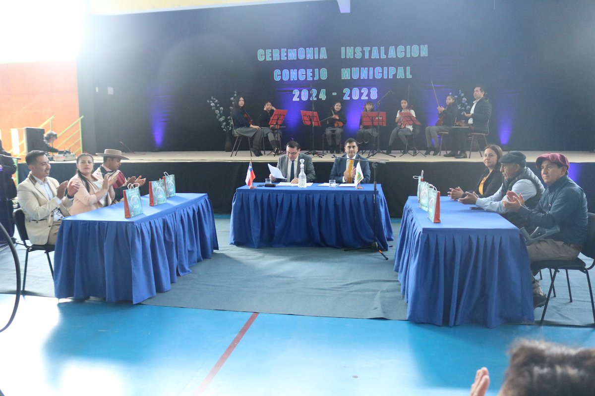 Hoy en Puerto Ibáñez, acompañamos a <a href="/MarceloJelvez/">MARCELO JELVEZ</a>, quien asumió oficialmente como Alcalde <a href="/Munirioibanez/">Municipalidad de Río Ibáñez</a>, quien tendrá la tarea de, junto al Concejo Municipal, construir un mejor futuro para la comuna durante los próximos años. <a href="/SergioBecerraXI/">Sergio Becerra Mera</a> <a href="/marcelosantanav/">Marcelo Santana, Gobernador de Aysén</a> <a href="/patricioUlloaG/">Patricio Ulloa G.</a>