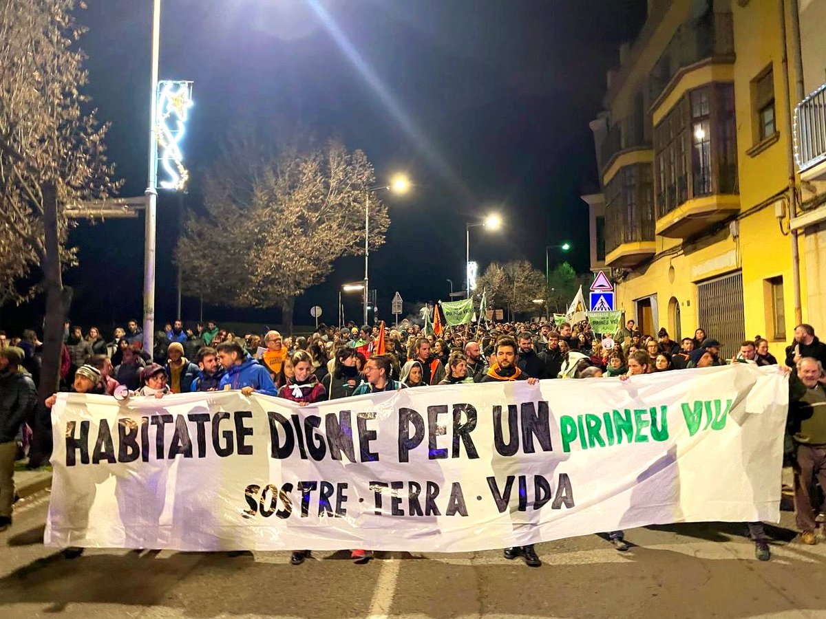 ⛰️ No som un territori de pas, som un territori de vida!

Manifestació històrica al Pirineu pel dret a habitatge i en defensa del territori.