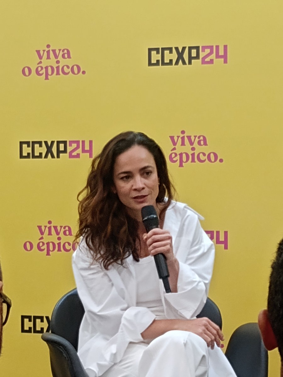 estacaonerd's tweet photo. Alice Braga e Daiara Tukano participaram de uma coletiva sobre a audiossérie #Yawara, que fala sobre o Relatório Figueiredo e a perseguições aos indígenas durante a ditadura militar do Brasil.

#CCXP24 https://t.co/FPTGTOCKgP