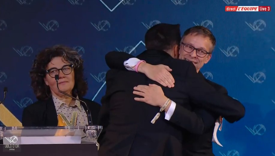 Vélo d'Or ceremony and Luis Angel Maté wins the Gino Mäder prize, for his work to help replant trees in the Sierra Bermeja after forest fires, says he took inspiration from talking to Mäder at the Vuelta. Mäder's parents there to make the award