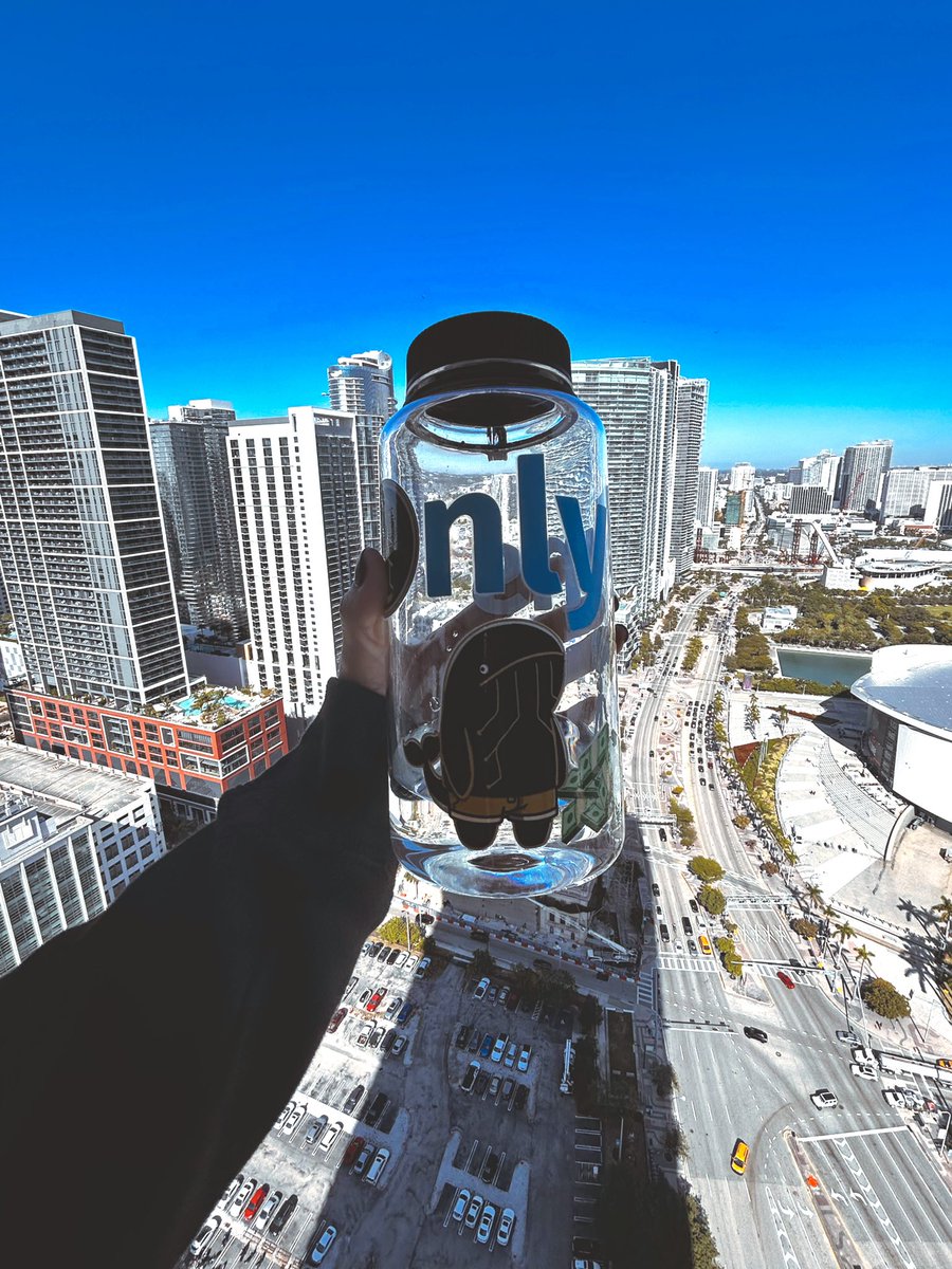 CryptoEmpressX's tweet image. Degens don’t forget to drink your H2O! 💧 🐳 

@DeepWhalesAI #DeepAi #Merch