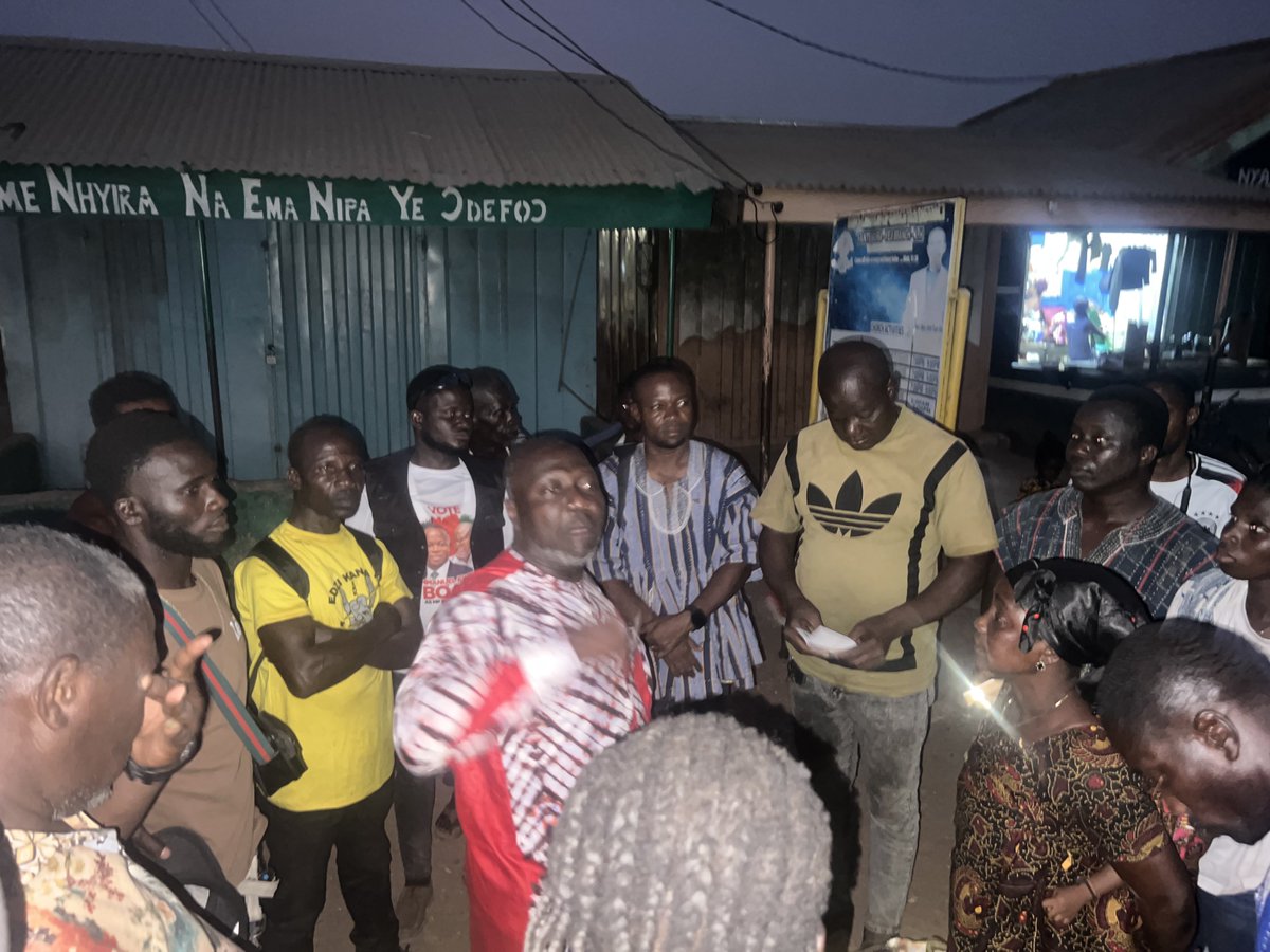 LordBoam's tweet photo. We met with constituents of Pru East Constituency who resides in Mankesim who are currently in Yeji to Vote For His Excellency John Dramani Mahama and myself Emmanuel Kwaku Boam
#Election2024 #MahamaForPresident #BoamForMP https://t.co/1YiMepmPzY