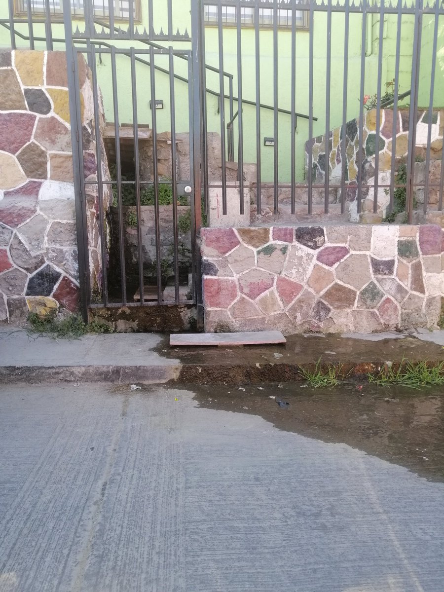 S2000L's tweet photo. @aguasdelvalle coquimbo calle O'higgins con viciña sector centro mese corriendo agua potable muchas gracias https://t.co/wHjai8JDkQ