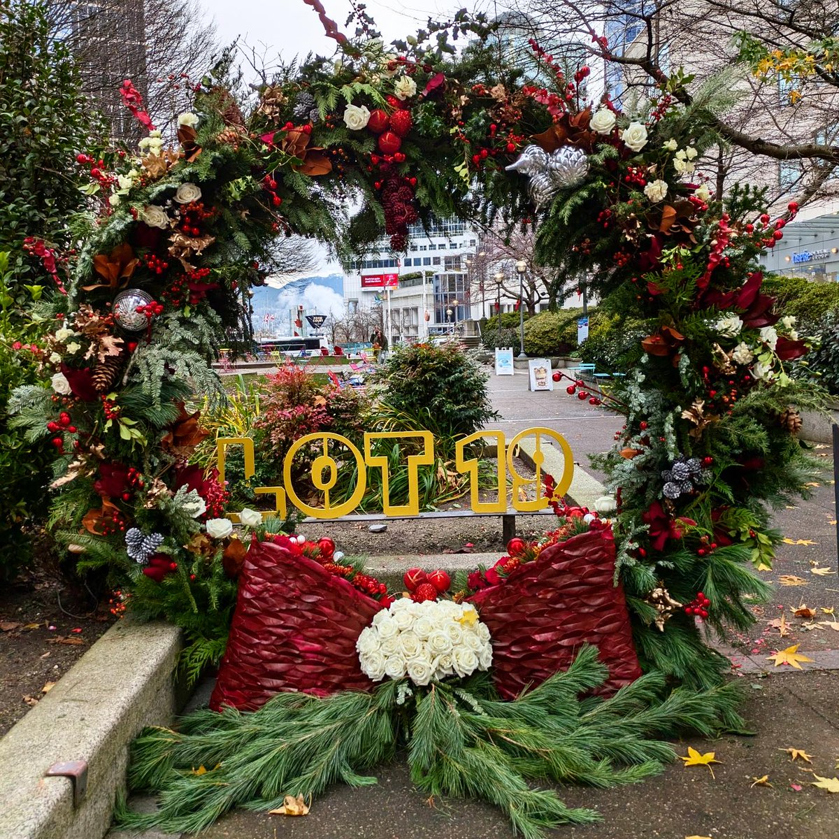 🎄🌟 Have a Holly Jolly Christmas at EasyPark Lot 19!  installed by <a href="/fleursdevilles/">Fleurs de Villes</a> <a href="/downtownvan/">Downtown Van</a> ❤️

Swing by and admire the festive display🥸, snap a photo📸 

This holiday centerpiece is here to brighten your day and bring some seasonal spirit to your parking experience.
