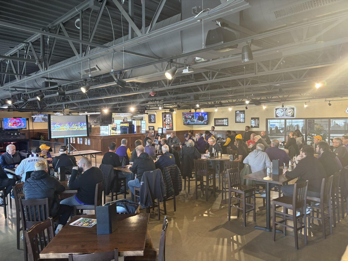 maverick_scoop's tweet photo. What a great show out from our administration, boosters, fans & the community for our Friday luncheon. It was at a new location, a big thank you to @crookedpint of Mankato for hosting!
See you all tomorrow at 2pm on The Blake!
π€π½π#FTB #C2BE https://t.co/ty01EZ8iuJ