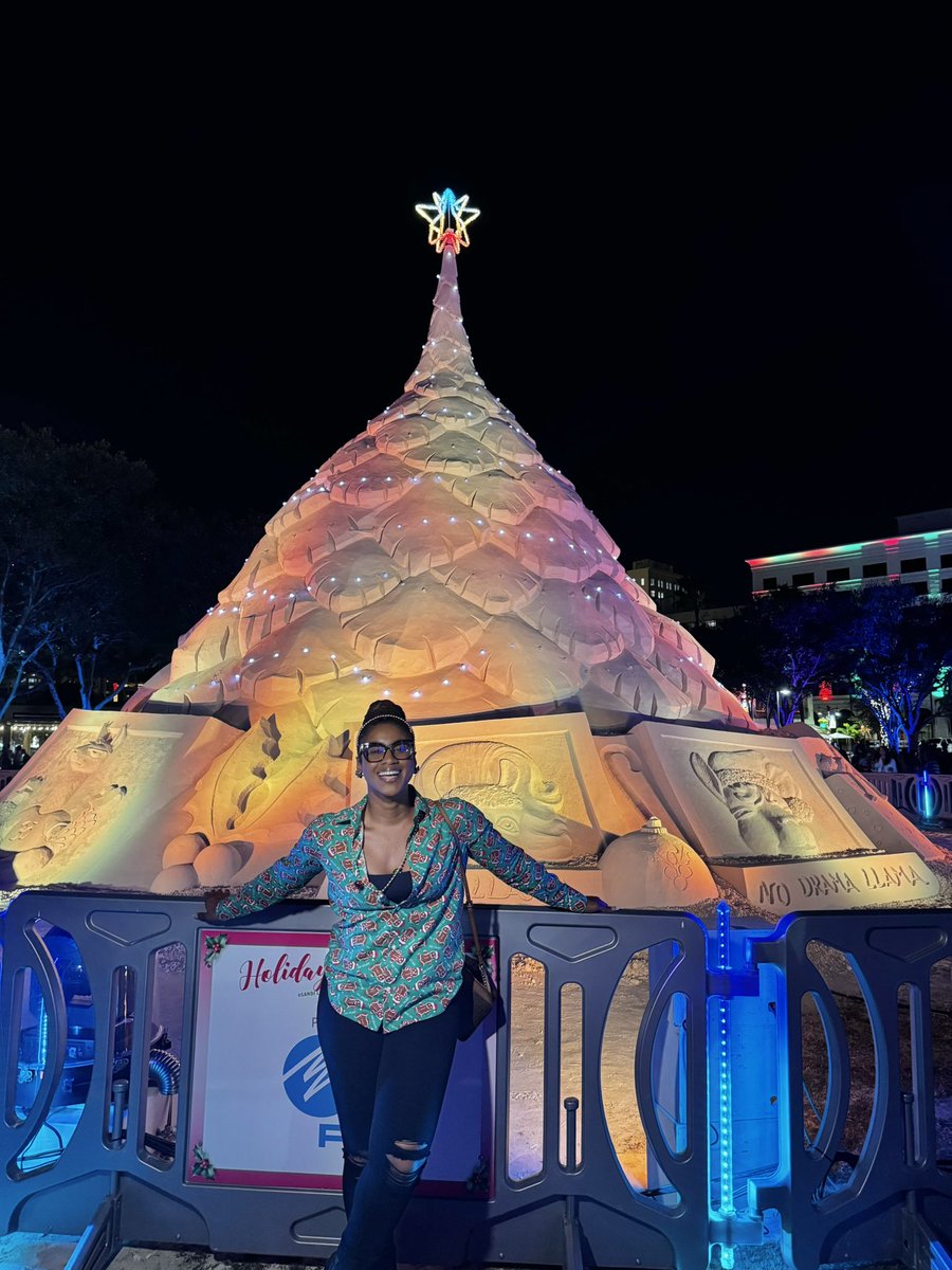 TriniTiffy's tweet photo. My girl @SandiTreeWPB, the world’s  ONLY 35-foot, 700-ton sculpted stand tree is back!!!!

Enjoy her and her companions now thru Dec 31 in @DowntownWPB ✨ Daily music light shows and so much MORE!! Visit https://t.co/2fhNivEdQ0 https://t.co/ZFNVUIc79d