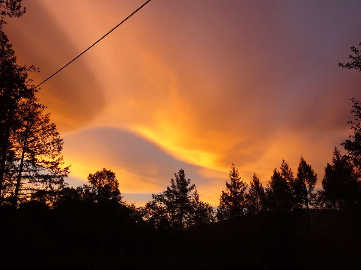 FelixtHart1's tweet photo. Bona nit! Mireu quina marevella fa una estona! 🥰
#meteo #montseny #lenticulars #capvespre #celrogenc #celences #postadesol #atardecer #ElTemps3Cat
@meteocat @AlfredRPico @alfons_pc @TomasMolinaB @meteo_garraf @MiguelCiudad @Meteo_Roses @alexmegapc @gemmapuigf @Felix5878244251 https://t.co/6m0MAG2wEm
