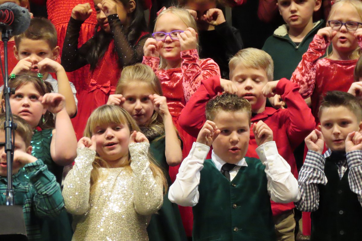 wjhsd's tweet photo. Spreading cheer by singing loud for all to hear! https://t.co/6XvY1bnHve