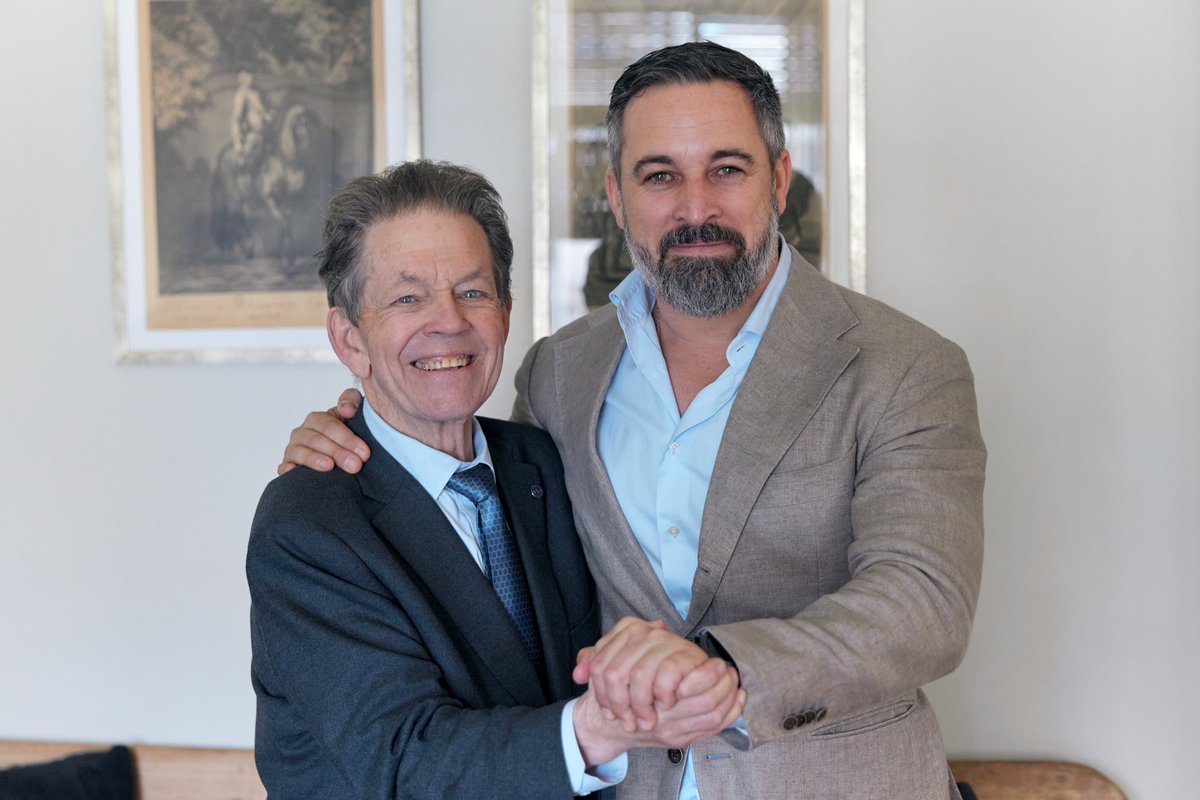 VOXpEspana's tweet photo. 🔴 ÚLTIMA HORA
Arthur Laffer, uno de los economistas más reconocidos de Estados Unidos, AVALA el programa económico de VOX para España. 🇪🇸 https://t.co/l2tgtd37Sh