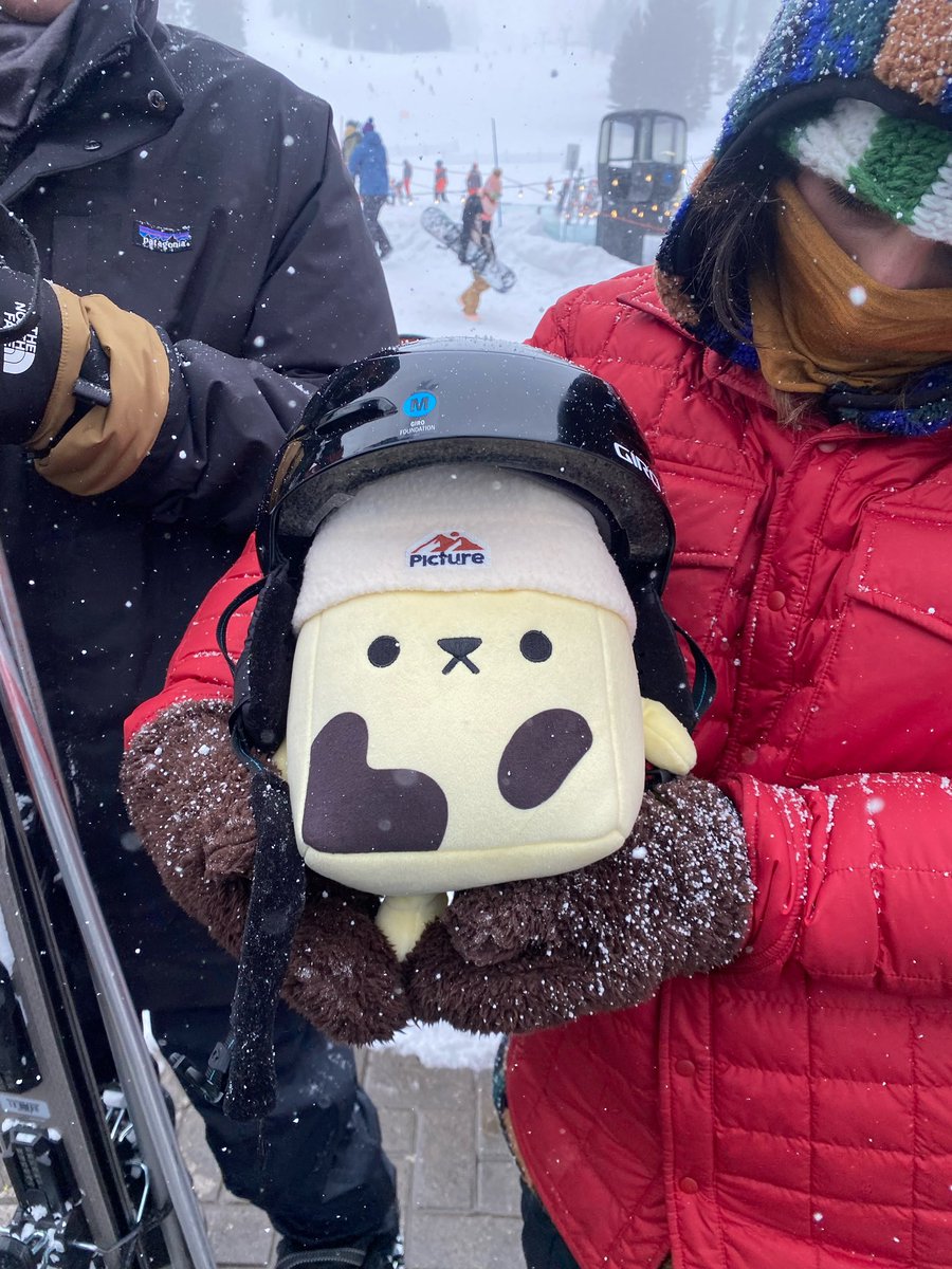 Chugs is ready to hit the slopes 🎿