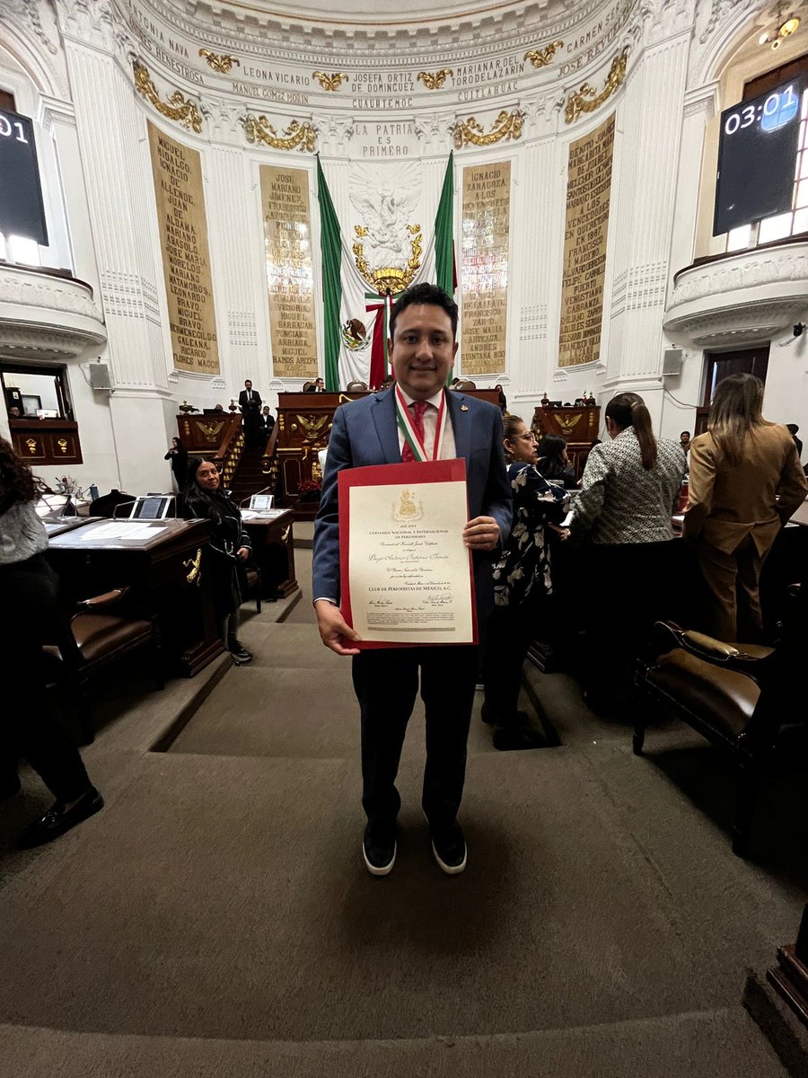 RedSPbotin (@redspbotin) on Twitter photo El <a href="/congresotv212/">Congreso Tv</a>, dirigido por <a href="/DiegoSatur/">Diego Saturno</a> (México, II ed.) ha recibido el Premio Nacional de Periodismo por el documental: "¿Qué hay detrás del voto?"
¡Enhorabuena, Diego!
Documental completo 👉 youtube.com/watch?v=t77SE8…
Noticia completa 👉 24-horas.mx/2024/12/05/rec… El <a href="/congresotv212/">Congreso Tv</a>, dirigido por <a href="/DiegoSatur/">Diego Saturno</a> (México, II ed.) ha recibido el Premio Nacional de Periodismo por el documental: "¿Qué hay detrás del voto?"
¡Enhorabuena, Diego!
Documental completo 👉 youtube.com/watch?v=t77SE8…
Noticia completa 👉 24-horas.mx/2024/12/05/rec…