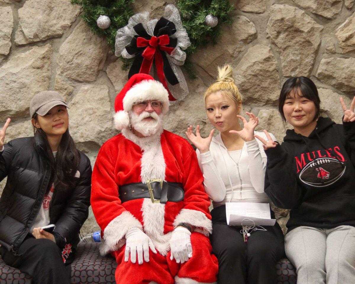 ucm_iss's tweet photo. Our international students enjoyed the Holiday Market to kick off the holiday season. Did you get a photo with Santa Claus? Share with us!

#MYUCM #UCMISS #holidayseason #internationalstudents https://t.co/F0LCYFZ3ar