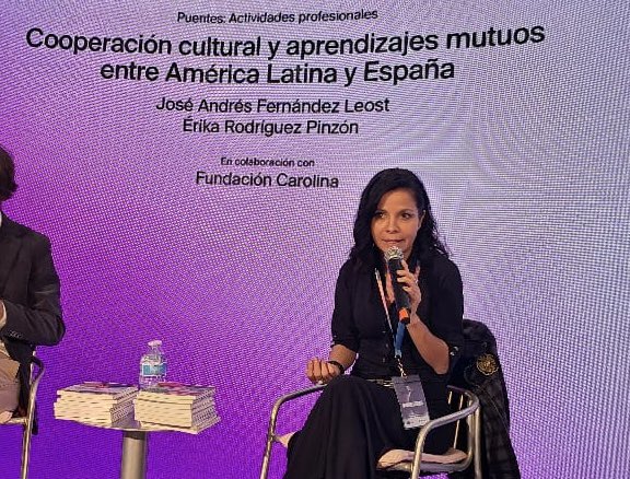 La directora de Fundación Carolina, <a href="/emaropi/">Erika Rodríguez P. PhD</a> y José Andrés Fernández Leost han participado hoy en el diálogo “Cooperación cultural y aprendizajes mutuos entre América Latina y España”, celebrado en la <a href="/FILGuadalajara/">FIL Guadalajara</a> 
<a href="/espanafil/">España FIL Guadalajara</a> 
fundacioncarolina.es/la-fundacion-c…