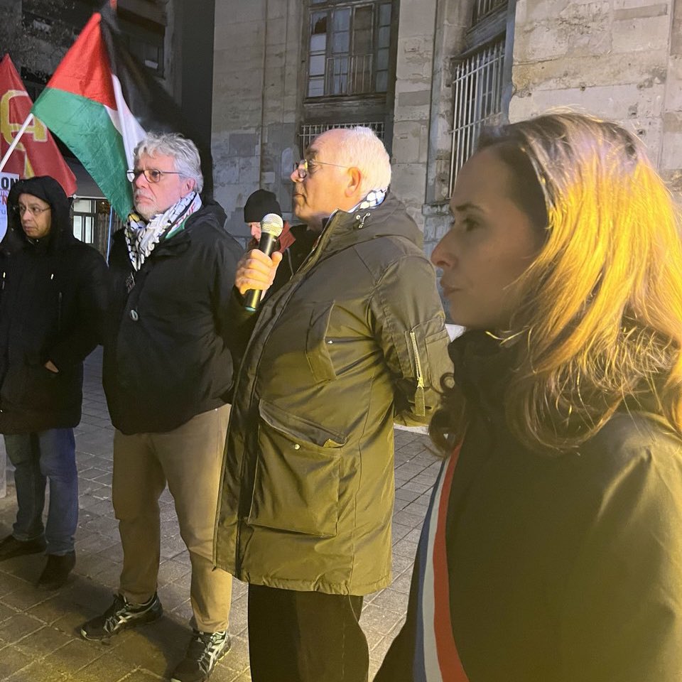 Clemence_Guette's tweet photo. Présente ce soir à Choisy-le-Roi au rassemblement pour la fin des massacres en Palestine.

Nous ne cesserons pas d'en parler, d'alerter, de dire notre colère face à l'inaction coupable de la France. https://t.co/g8uQopzU7W