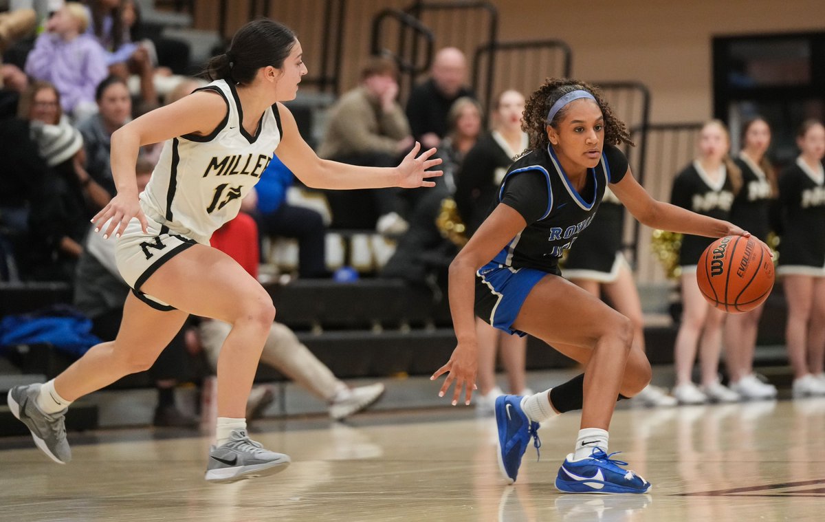The North Showcase begins tonight with Avon vs Central and Hamilton Southeastern vs Memorial. Preview of the event which features at least one Division I recruit in every game:
courierpress.com/story/sports/h…