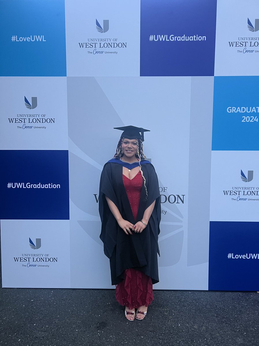 didihicks's tweet photo. 1st Class Honours Degree in Screen Acting &amp; Filmmaking! 🎓🎬 
I have loved every minute at 
@MetFilmSchool @UniWestLondon 🎥🩷 
#uwlgraduation #metfilmschool https://t.co/LOVjgzI4hO