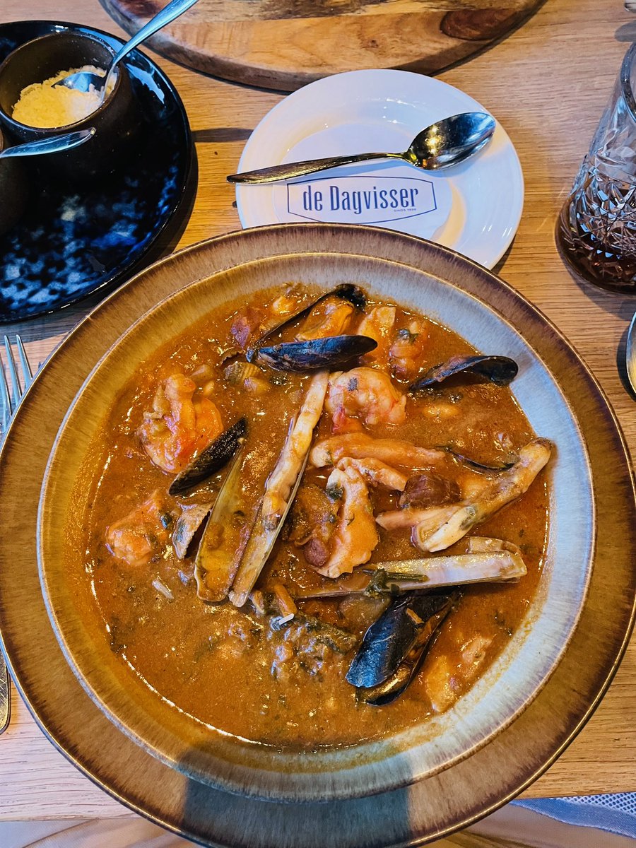 Constructief strategisch overleg Nederlandse Europarlementariërs met de 🇳🇱 visserijsector op #Scheveningen vanmiddag. Een waardevolle gelegenheid om bij te praten over internationale onderhandelingen en innovaties als de #kiwikuil. 🐟🛳️

<a href="/hjaruissen/">Bert-Jan Ruissen (SGP EP)</a> <a href="/CeesMeeldijk/">Cees Meeldijk</a> <a href="/BBB_EUropa/">BBB Europa</a>