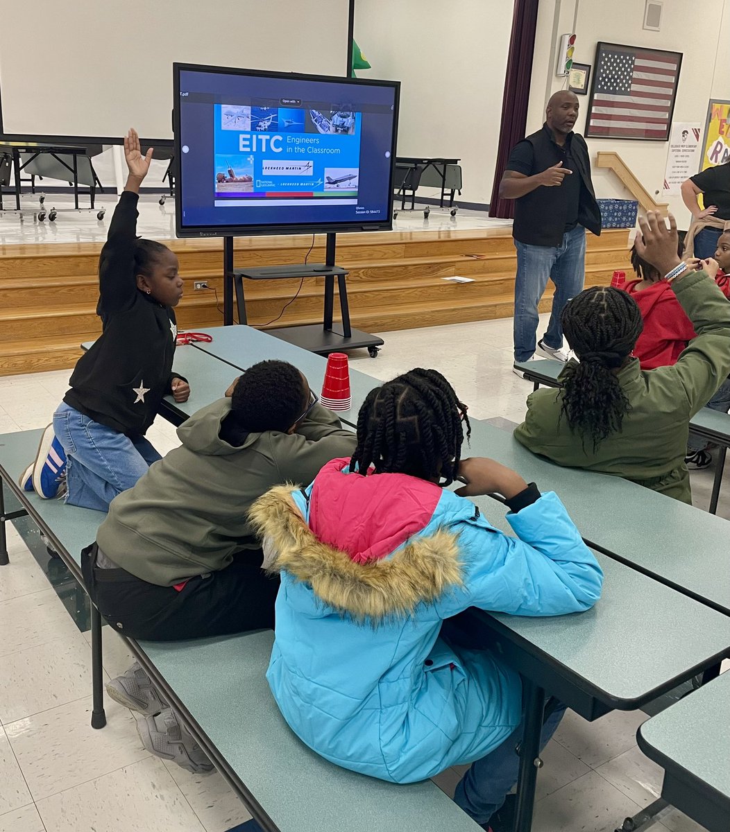 Rising5SciCrew's tweet photo. Some very special guests from @LockheedMartin visited our 5th grade scholars today!!! They had a blast and are already excited for the next visit ❤️🖤🤘🏾#trainthemup #STEMspired @cedarhillisd @CHISDCP https://t.co/MRCDfwMXDl