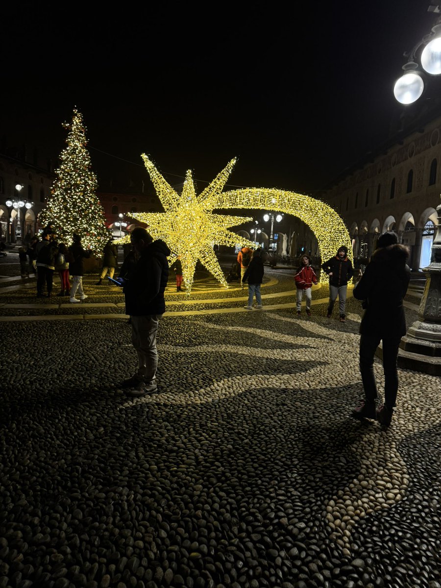 BlogEat's tweet photo. Una meravigliosa #Vigevano vestita a festa per #natale2024.
Vi piace? #Christmas2024 https://t.co/uKsVpqrfCr