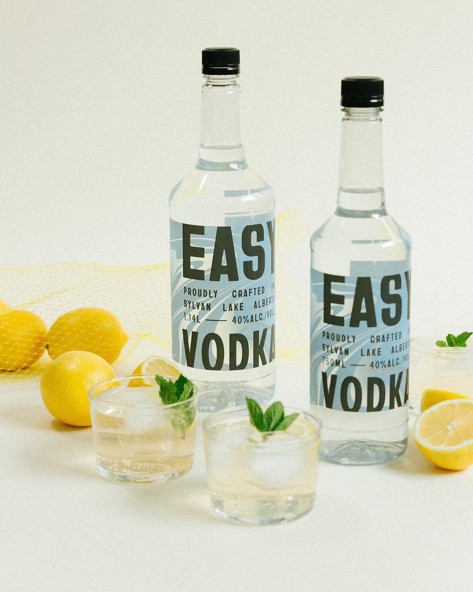 easy_vodka's tweet photo. 💧🍸🍋

Crafted using water that has gone through our on-site reverse osmosis plant to ensure perfect clarity and flavour with every pour. 
Excellent for mixed drinks and all around EASY. https://t.co/NTTOBKXDrO