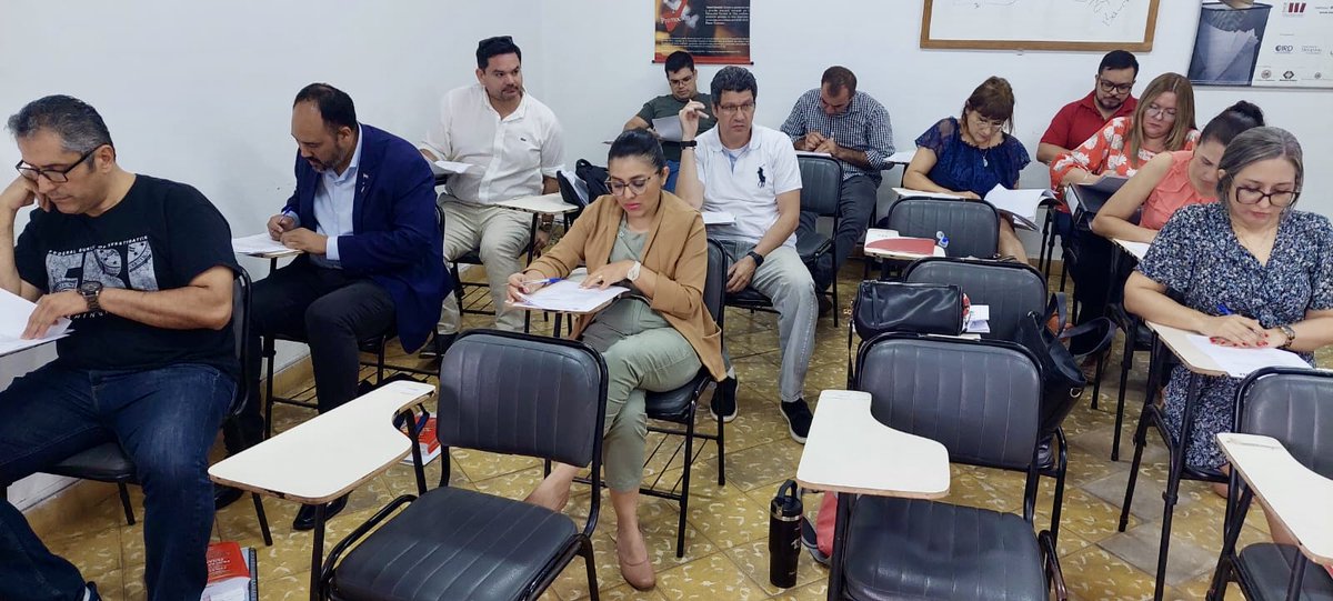 INECIPPY's tweet photo. 🎓 20 estudiantes de la Novena Promoción de la Maestría en Garantismo Penal y Derecho Procesal de la @UNP_Pilar e INECIP Py terminan una etapa y comienzan su camino hacia la tesis.
¡Felicitaciones por este logro académico! 👏 https://t.co/8asfhCdOPD