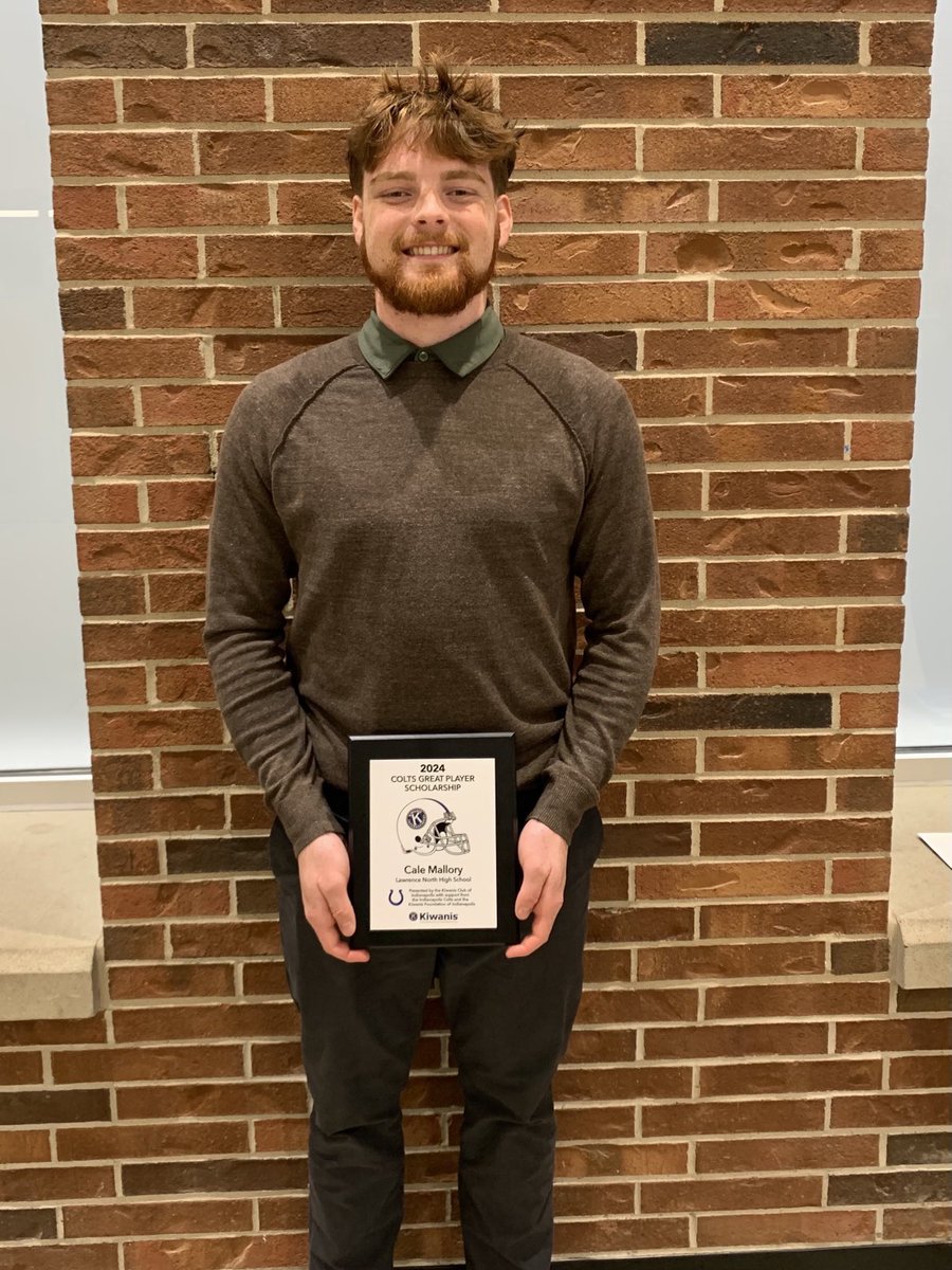 LNCatsKeyClub's tweet photo. Proud to announce LN senior football player &amp; Key Club member Cale Mallory received the Kiwanis Colts “GREAT” Player Scholarship of $2500! Thank U @Kiwanis &amp; Kelly Oles for granting this award to our Key Club member. @ltgoodnews @LNHSwildcats @LTSFoundation we’re proud of U Cale https://t.co/HbBiESLfV0
