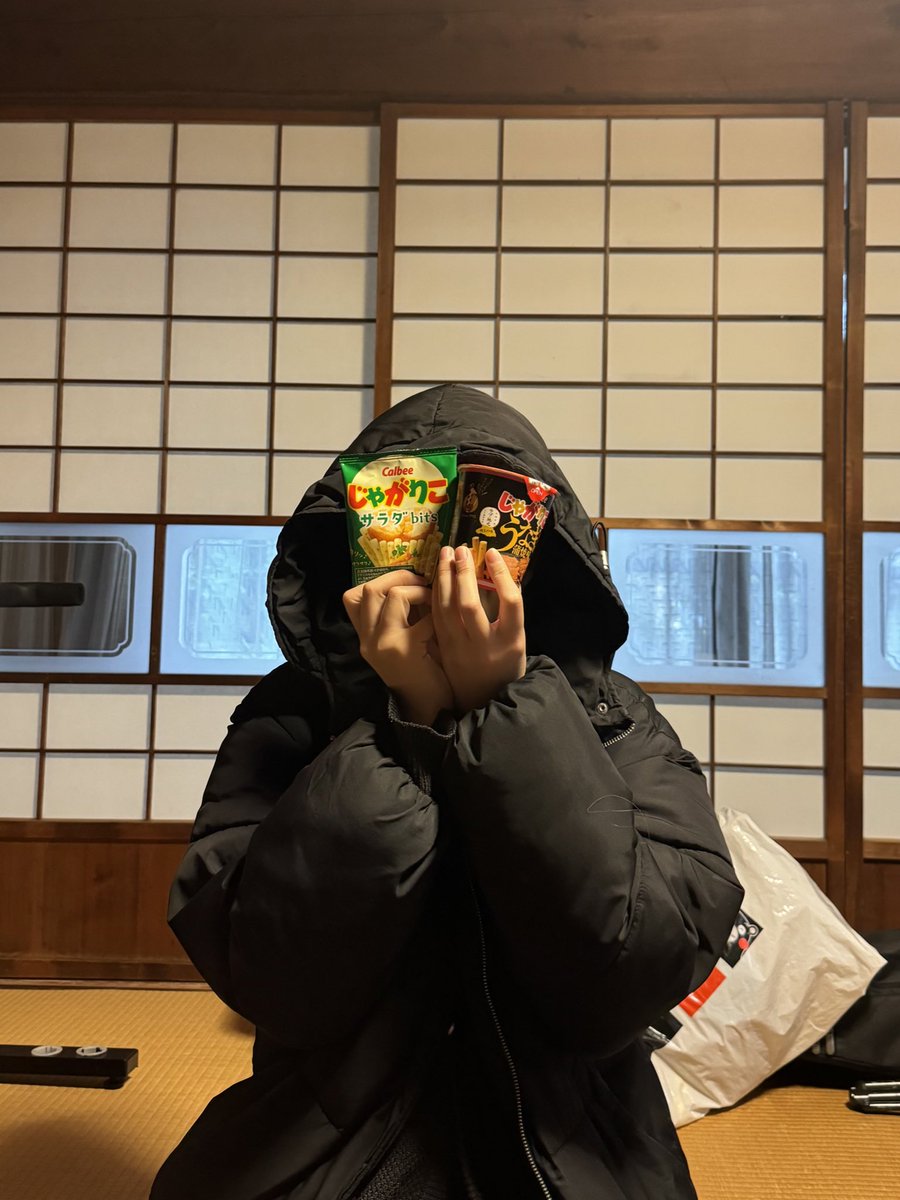 おはようございます☀
今日は朝から合わせです‼︎ 名古屋ではモーニングも満喫して楽しんでいます♫

かなやんは相変わらずじゃがりこが大好きなので、家から持ってきていました😂
ぜひ差し入れはじゃがりこで‼️