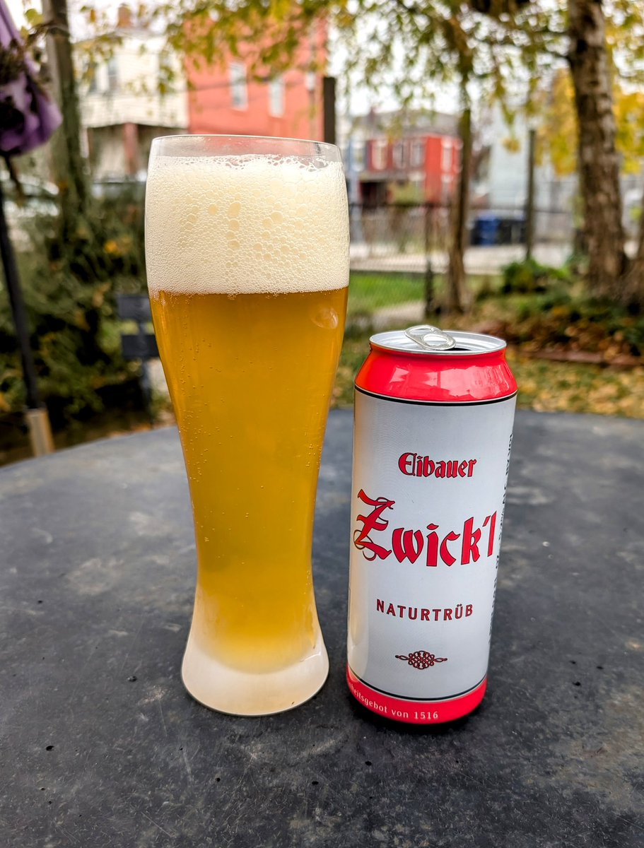 CBCO_Podcast's tweet photo. Day 6 @costco #BiergartenCollection #BeerAdventCalendar w/ #Eibauer #Zwickl, 5.2%. R: Crisp, clean golden malt with sharp hop bite &amp; natural aged aroma, 4/5🌟. Drinkable AF!

#GermanBeer #christmasbeer #craftbeer #xmasbeer #beermas https://t.co/YTs9NyoNEq