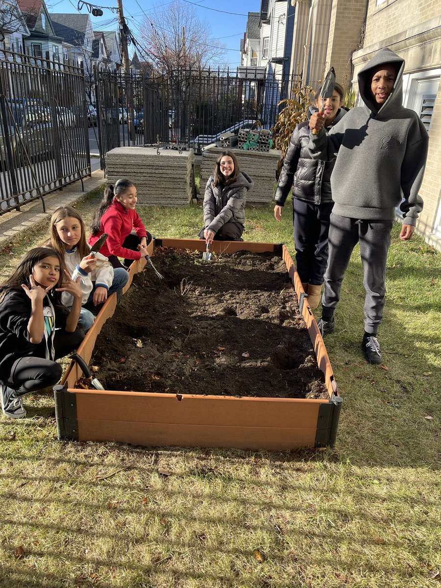 Life Science studies &amp;  Fall planting in our TRS  garden……….. what a fun way to end our  week🌾🌱🪻<a href="/WeehawkenTSD/">Weehawken Schools</a> <a href="/SuzanneMera/">Mrs. Mera</a>