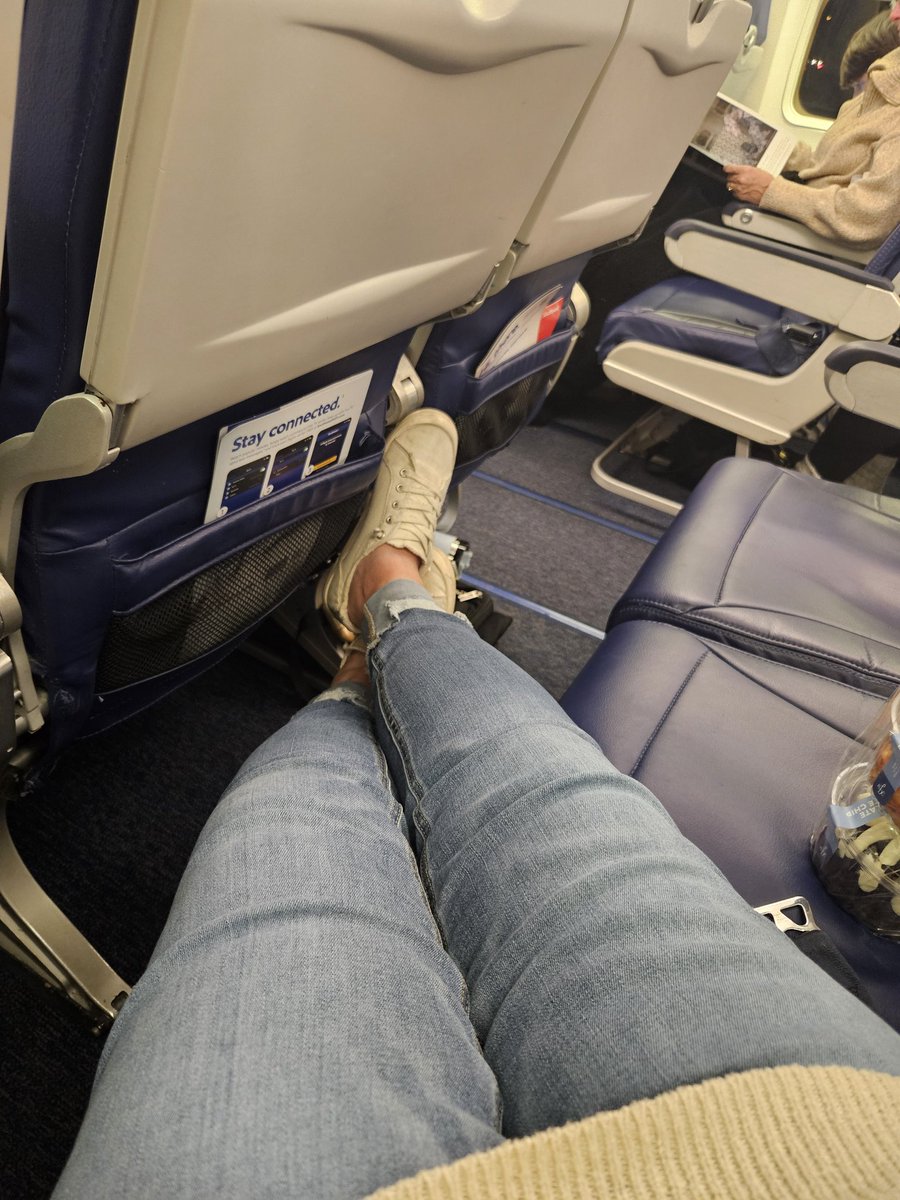 Amy_Howe_BA's tweet image. Starting out my weekend work trip right with that @SouthwestAir First Class Seat! ##cheerjudgelife