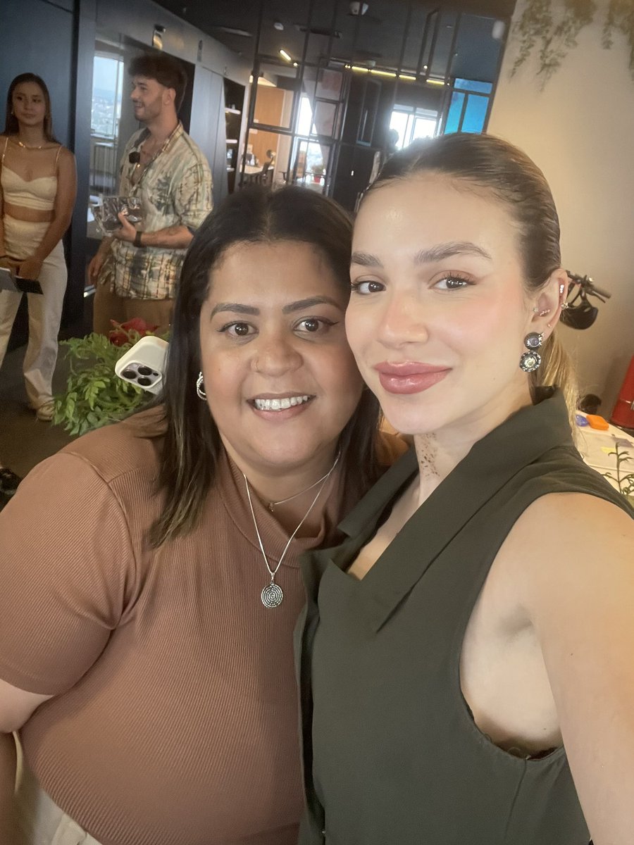 JaklinedeAssis's tweet photo. Para deixar registrado 😊
@brusantanareal Obrigada pela atenção e o carinho em um dia tão especial.
Uma Princesa 🩷
#brunasantana #LSMusic https://t.co/yLsxSyyydb