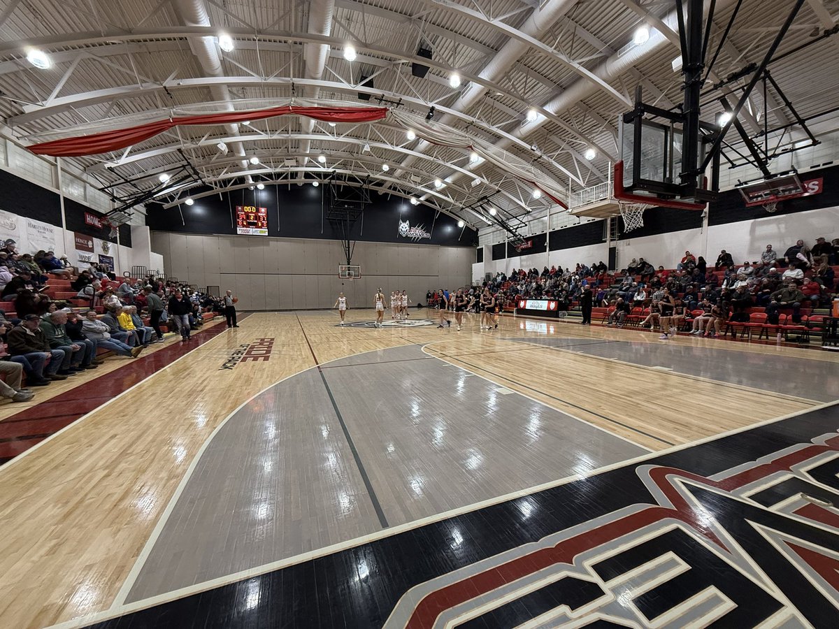 Matthew Ehler (@matthewehler) on Twitter photo Crazy to think the HS hoops szn is already here! I’m out here at Paw Paw and there’s a good one cooking at the half. <a href="/PPGbasketball/">Paw Paw Girls Basketball</a> has a 39-37 lead on <a href="/VHSDawgsGBB/">Vicksburg HS Girls Basketball</a> in a rematch of last year’s district final. Both teams should be conference front runners this szn. Crazy to think the HS hoops szn is already here! I’m out here at Paw Paw and there’s a good one cooking at the half. <a href="/PPGbasketball/">Paw Paw Girls Basketball</a> has a 39-37 lead on <a href="/VHSDawgsGBB/">Vicksburg HS Girls Basketball</a> in a rematch of last year’s district final. Both teams should be conference front runners this szn.