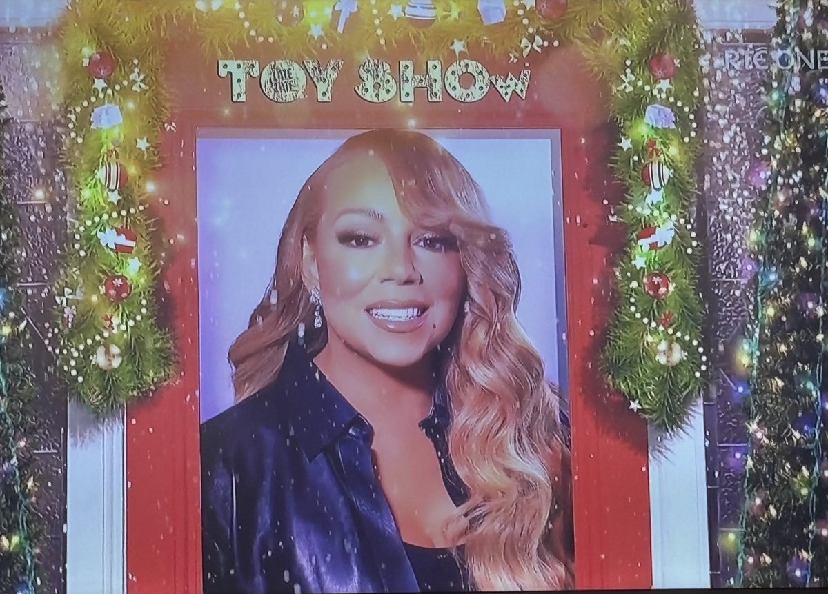 seanc2804's tweet photo. If there was ever a photo that could sum up Christmas in a nutshell this would be it🎄.. #LateLateToyShow https://t.co/pn2KyzYOs8