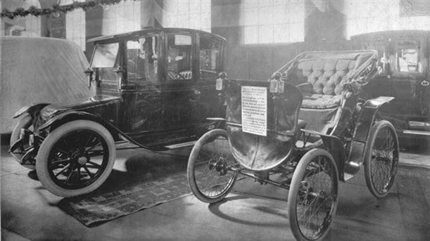 VenProPartners's tweet photo. @elonmusk 📷 Dude! where's the innovation?
On December 5, 1893, the Dixon Carriage Works of Toronto debuted Canada’s first electric car, known as the Fetherstonhaugh. The batteries lasted up to five hours and could be recharged by attaching wires to tram lines overhead https://t.co/XUvXKUG5Ly