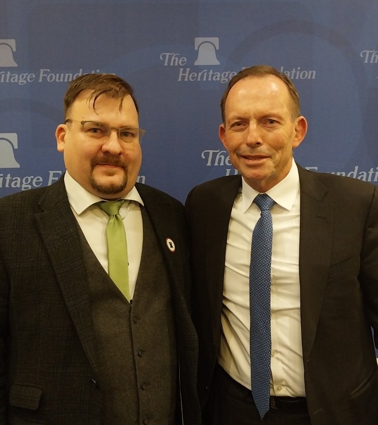 KoskovicsZ's tweet image. It was a great honor and pleasure to meet and talk to the former Prime Minister of #Australia, @HonTonyAbbott.
His tough stance on illegal immigration in the 2010s was an example to follow and went a long way in validating #Hungary's tough measures during the #MigrationCrisis.